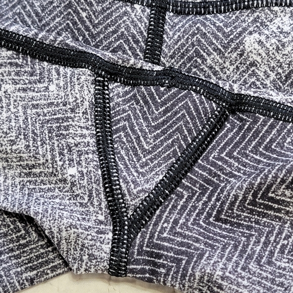 LULULEMON Gray Abstract Print Leggings - Picture 4 of 6